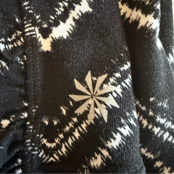 Athleta | Zig Zag Relay Capri Cropped Workout Leggings | Sz M - Picture 12 of 12